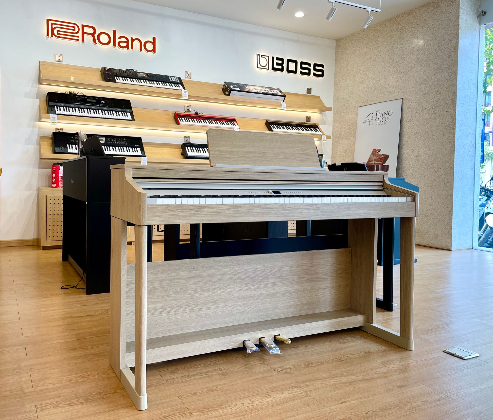 Spotlight: Roland RP-701 Digital Piano