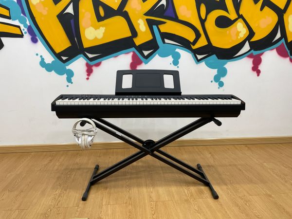 Spotlight: Roland FP-10 Piano Keyboard